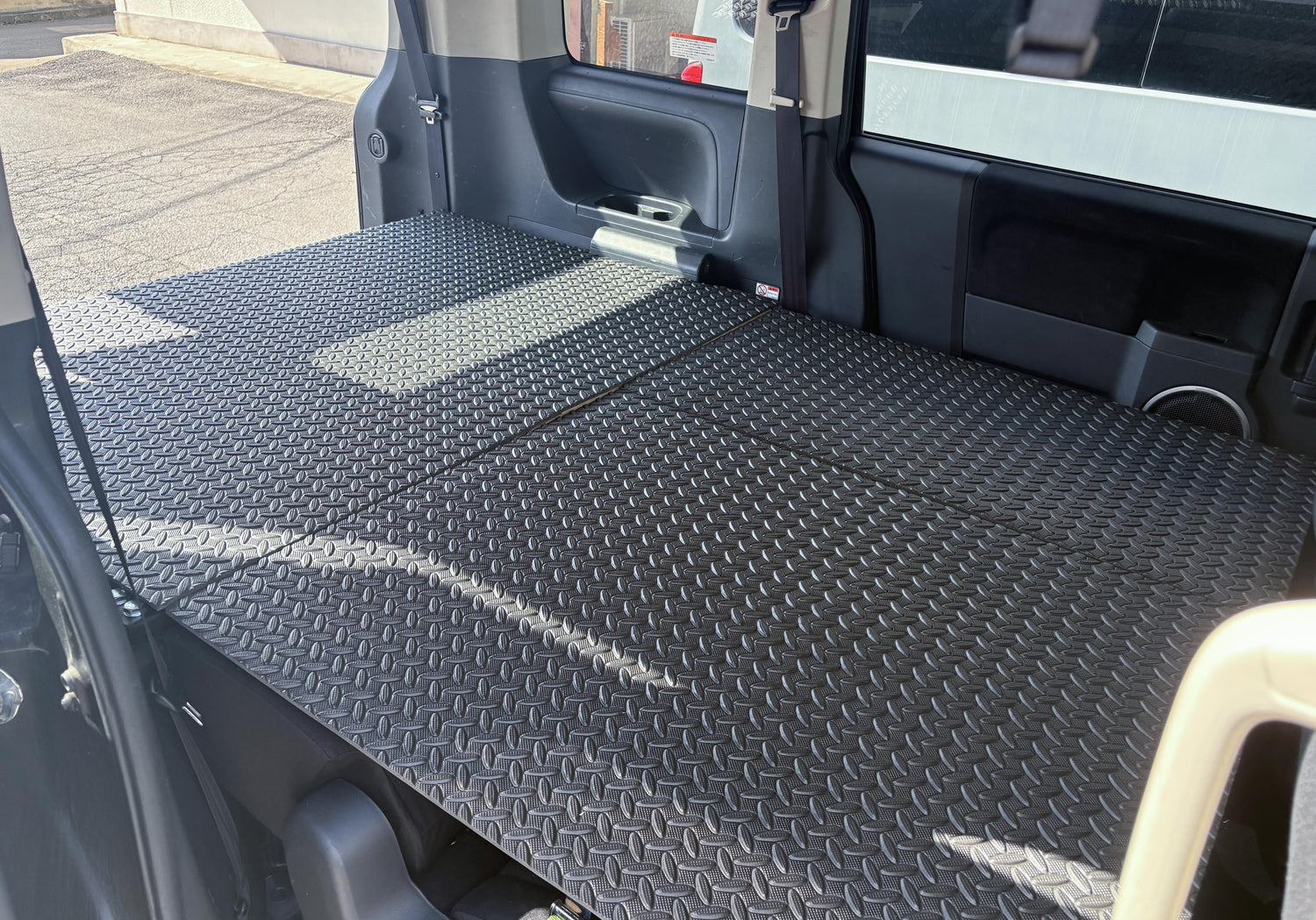 アルミフレームなどを連結することで、手軽にフルフラットを実現出来ます。※別途アルミフレームが必要です