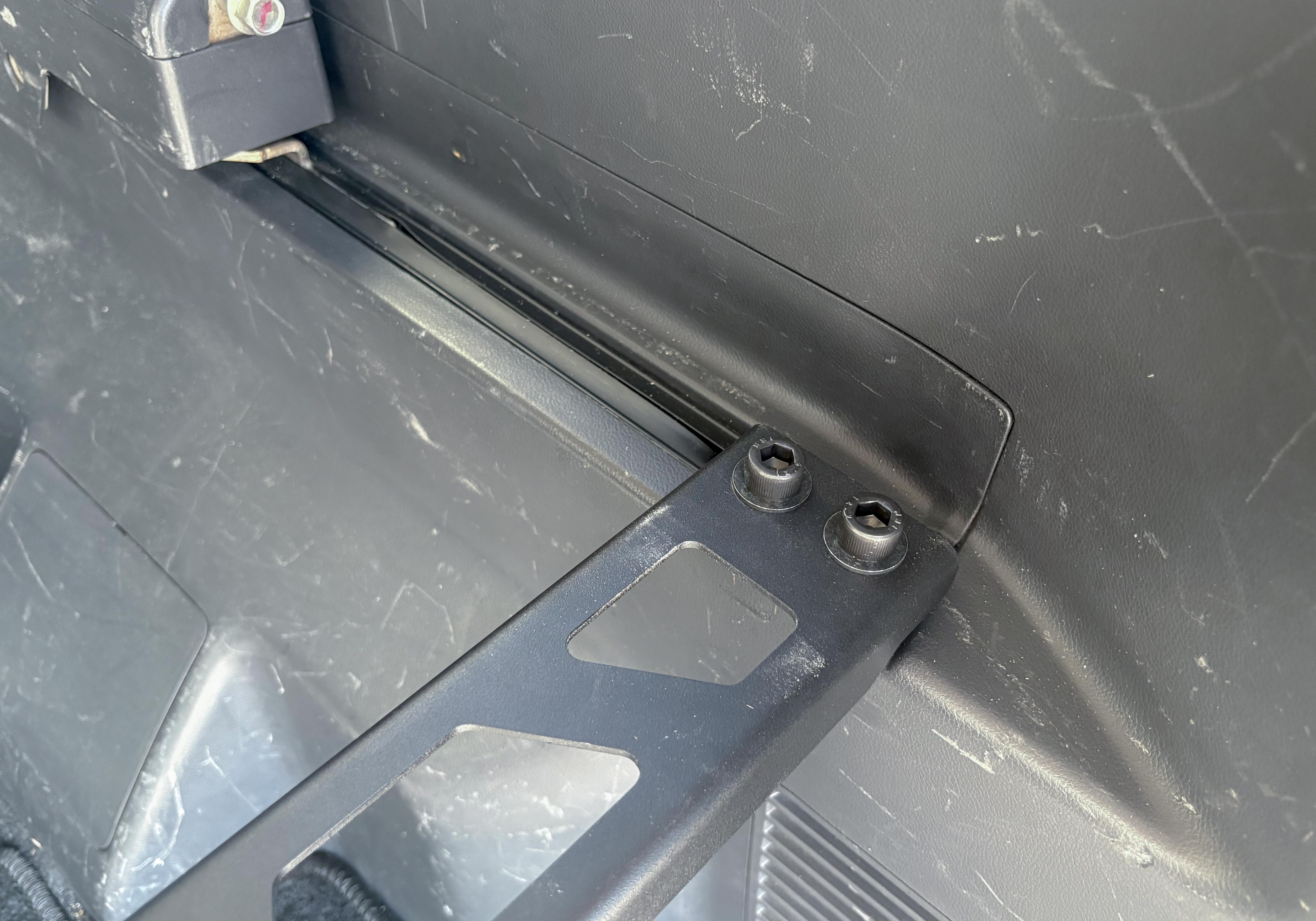 デリカD5荷室棚用DIYキット – 37CAMP